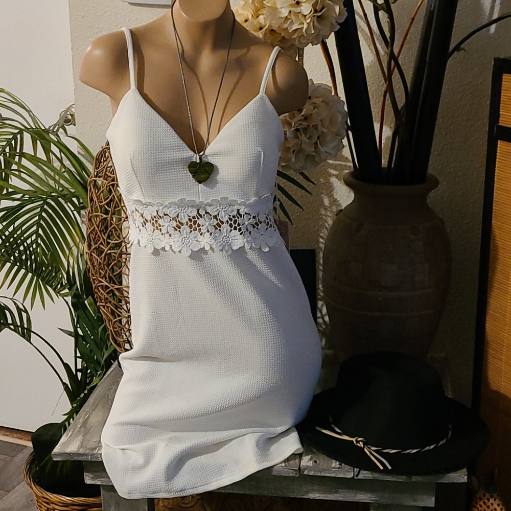 NWT BEAUTIFUL SUMMER LACE WHITE IRIS MEDIUM DRESS. - Picture 5 of 16